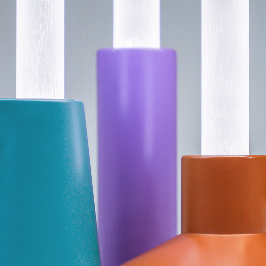 Photographic detail of the three colours of the digital candles.